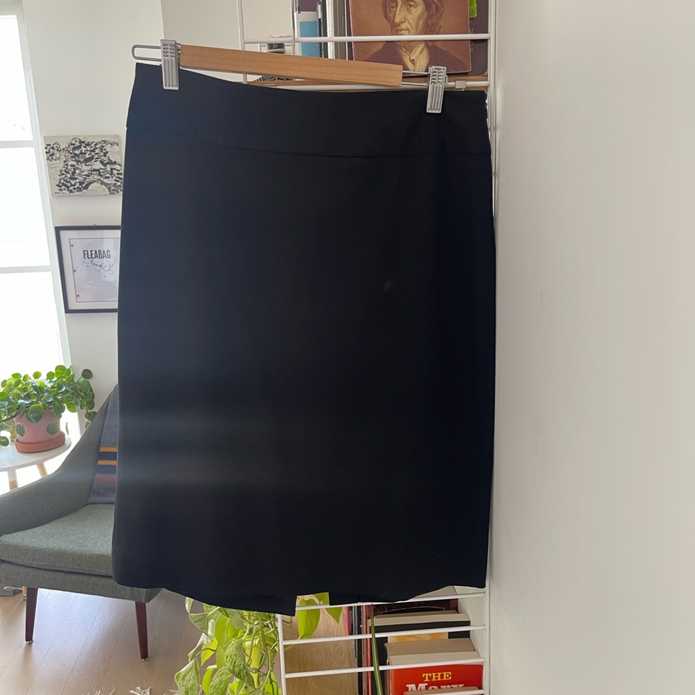 Banana Republic Black Pencil Skirt Knee-Length Workwear